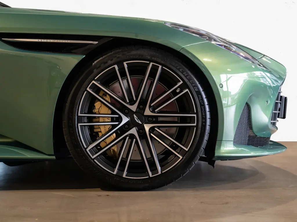 2024 DB12 V8 Volante thumbnail vehicle image 3