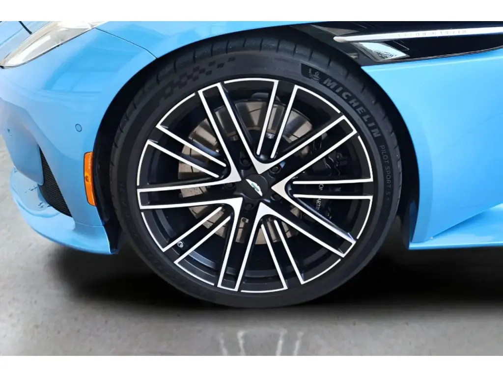 2024 DB12 V8 Volante thumbnail vehicle image 3