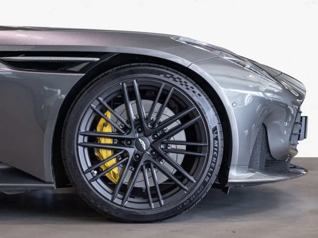2024 DB12 V8 Volante thumbnail vehicle image 3