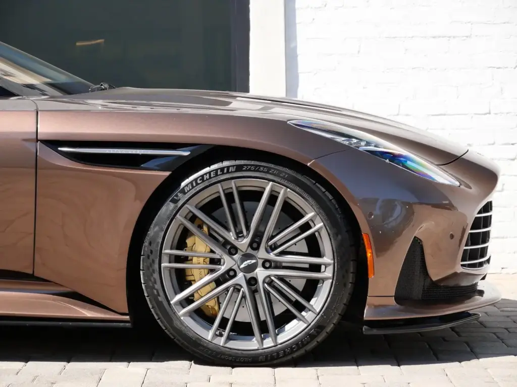 2024 DB12 V8 Volante thumbnail vehicle image 3