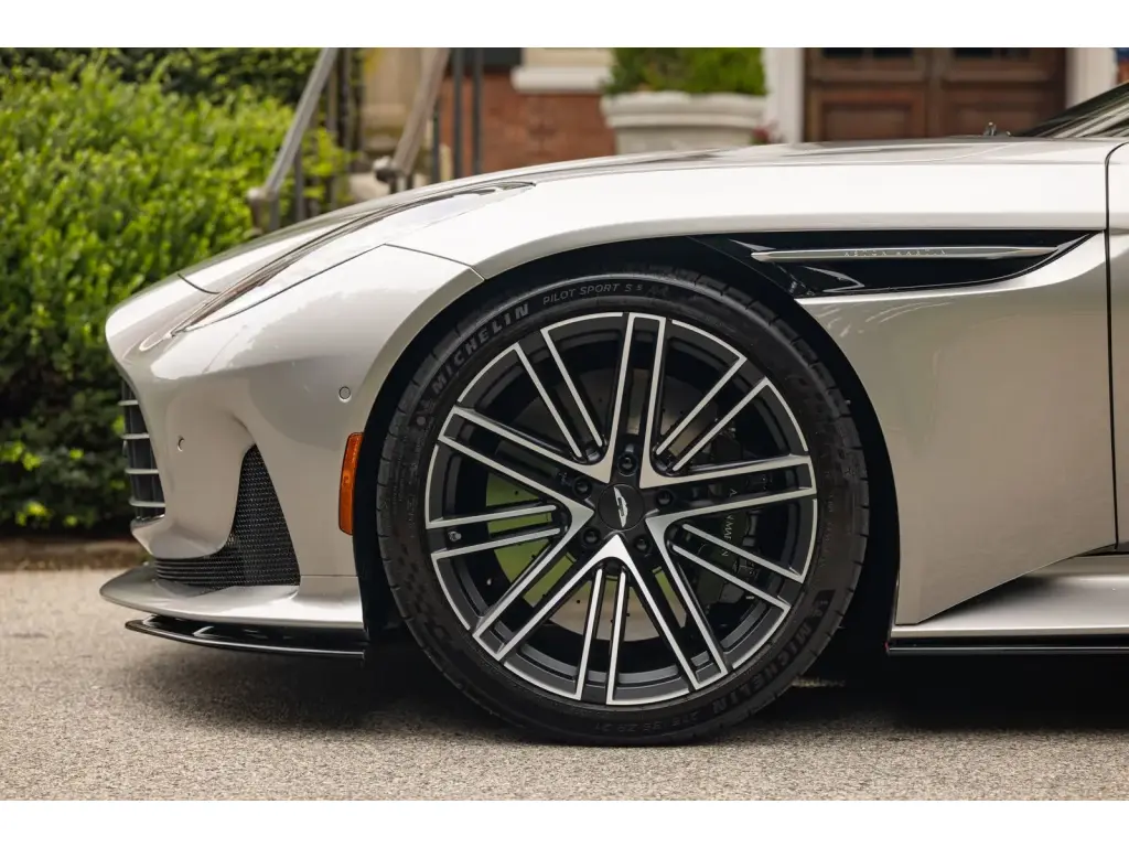 2024 DB12 V8 Volante thumbnail vehicle image 3