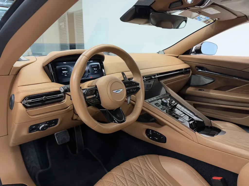 2024 DB12 V8 Volante thumbnail vehicle image 2