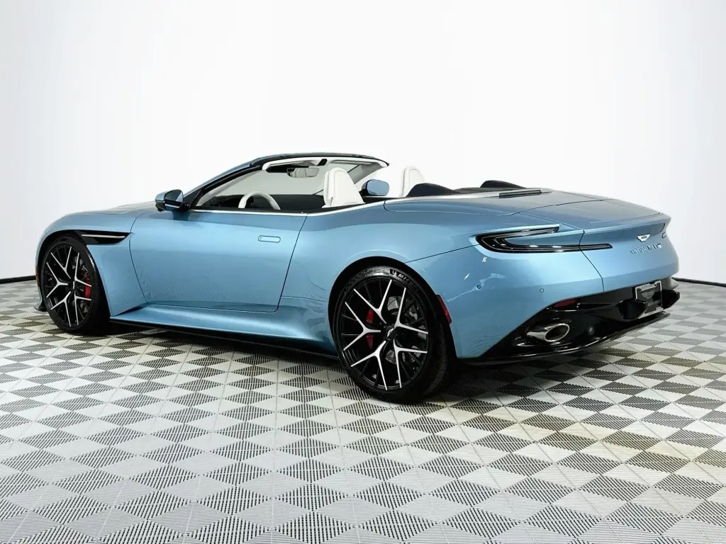 2024 DB12 V8 Volante thumbnail vehicle image 1