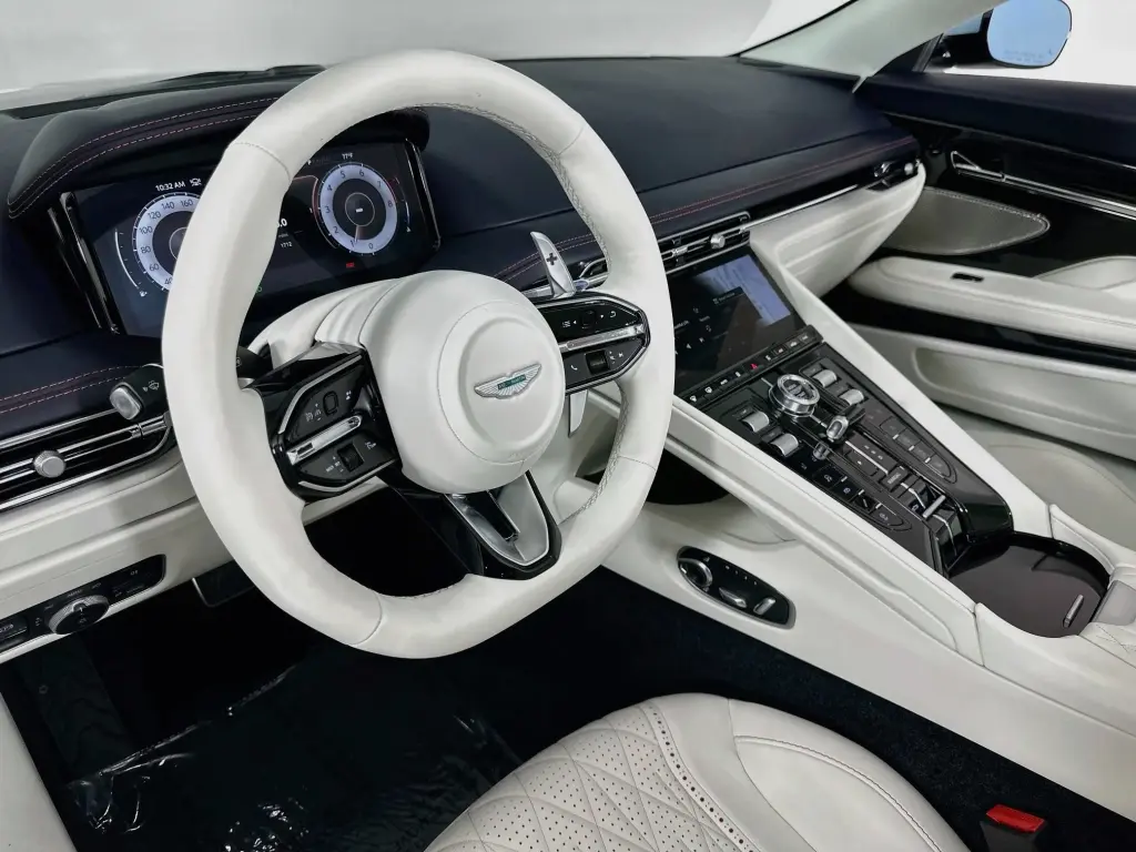 2024 DB12 V8 Volante thumbnail vehicle image 2