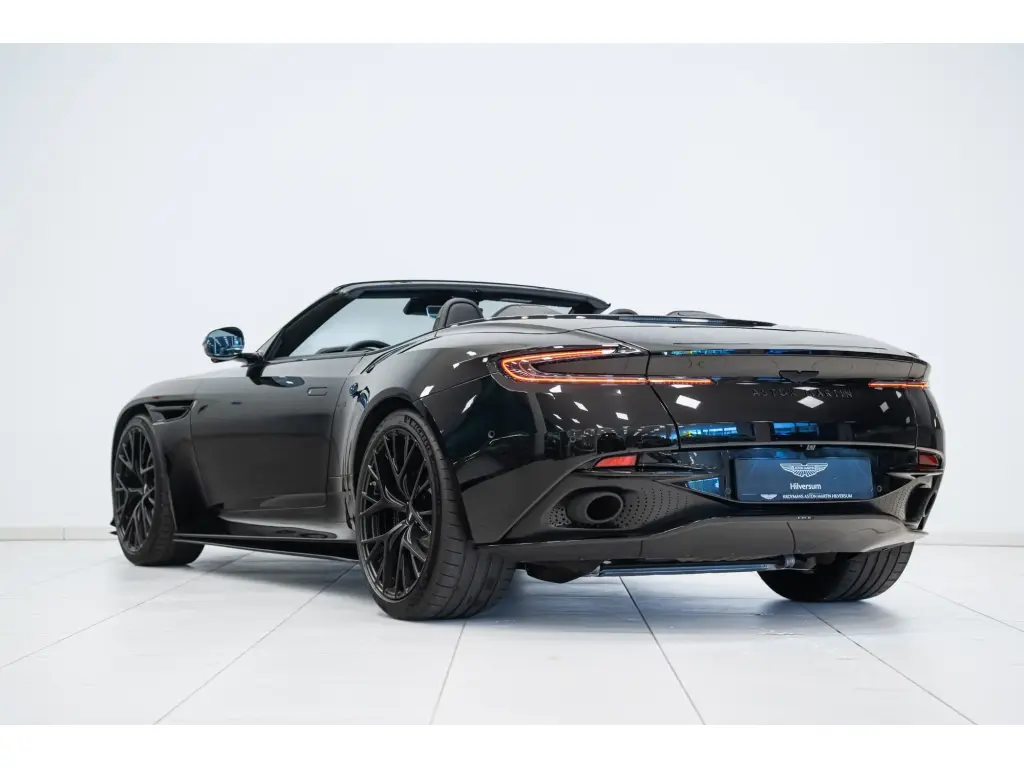 2024 DB12 V8 Volante thumbnail vehicle image 1