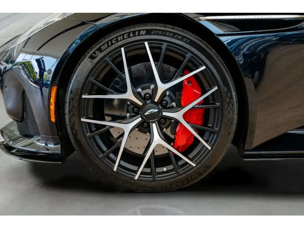 2024 DB12 V8 Volante thumbnail vehicle image 3