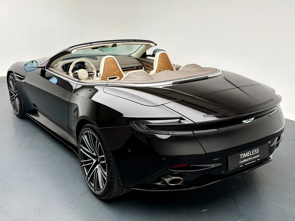 2024 DB12 V8 Volante thumbnail vehicle image 1