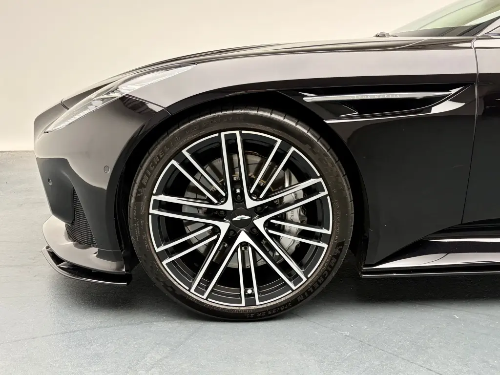 2024 DB12 V8 Volante thumbnail vehicle image 3