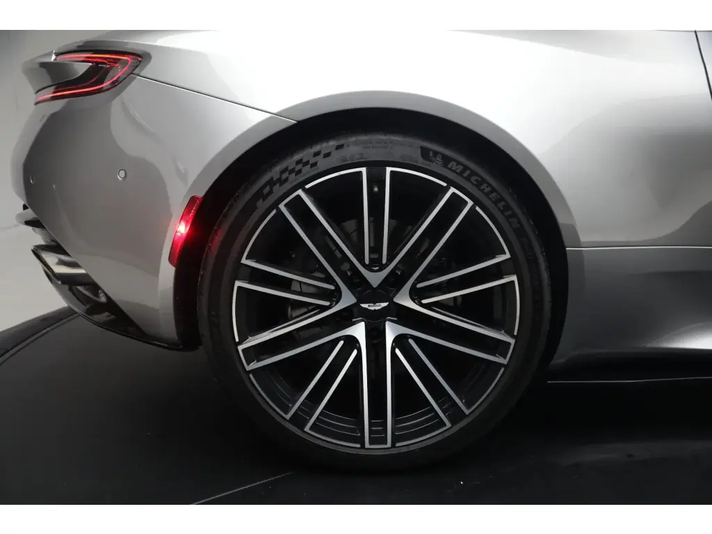 2024 DB12 V8 Volante thumbnail vehicle image 3