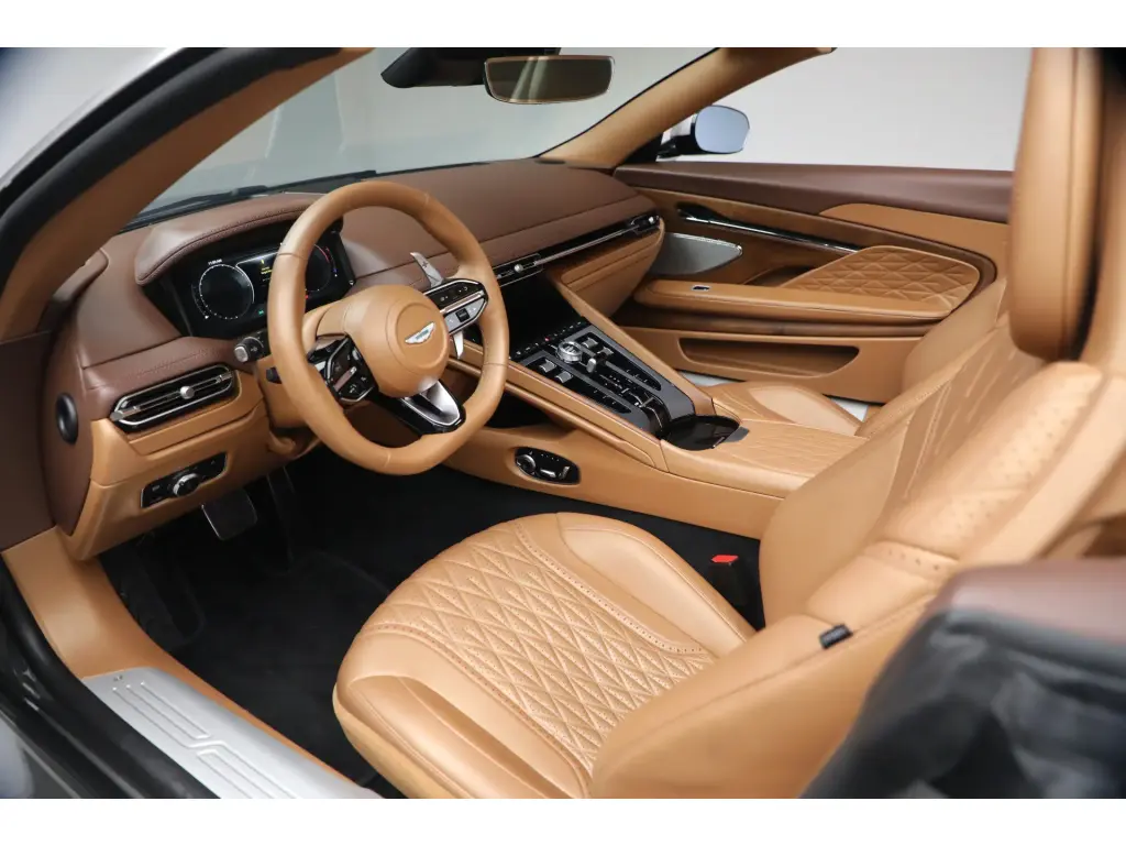 2024 DB12 V8 Volante thumbnail vehicle image 2