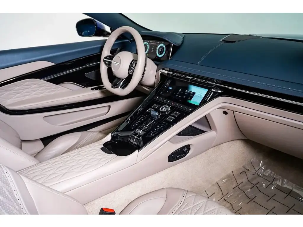 2024 DB12 V8 Volante thumbnail vehicle image 2