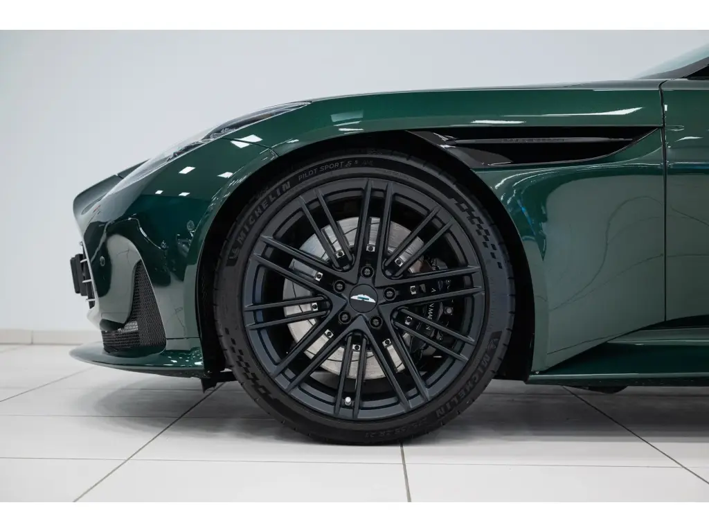 2024 DB12 V8 Volante thumbnail vehicle image 3