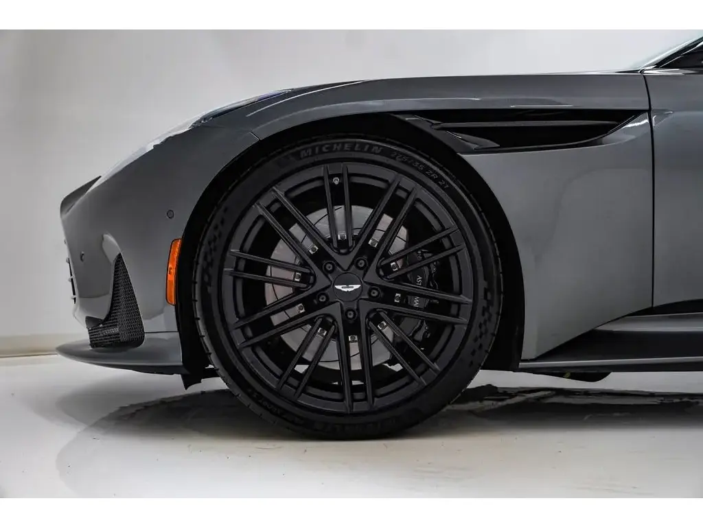 2024 DB12 V8 Volante thumbnail vehicle image 3