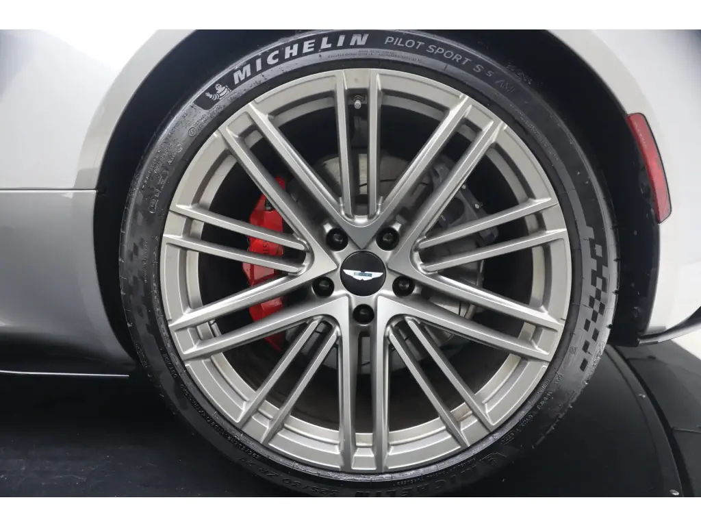 2024 DB12 V8 Volante thumbnail vehicle image 3