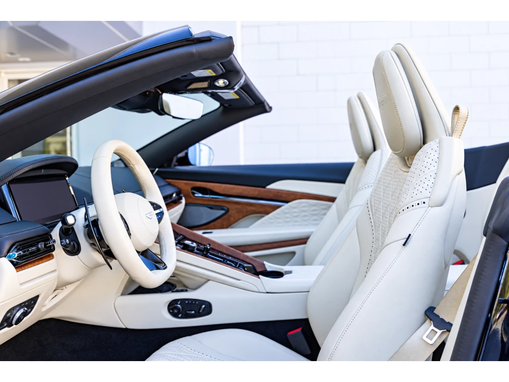 2024 DB12 V8 Volante thumbnail vehicle image 2