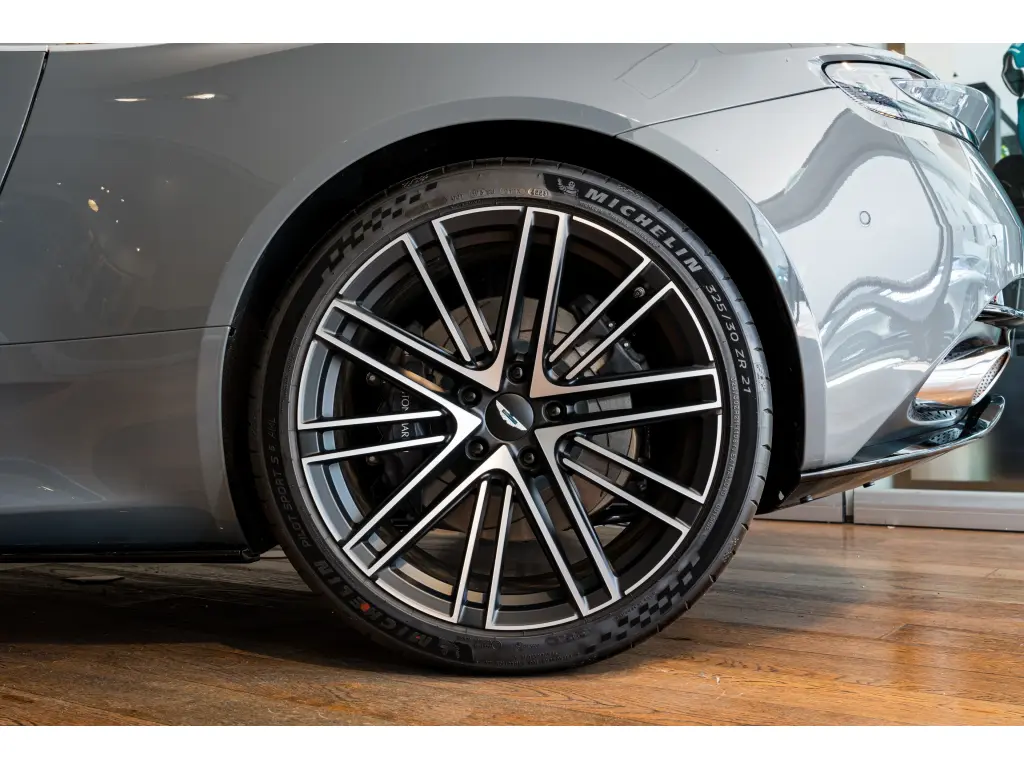 2024 DB12 V8 Volante thumbnail vehicle image 3