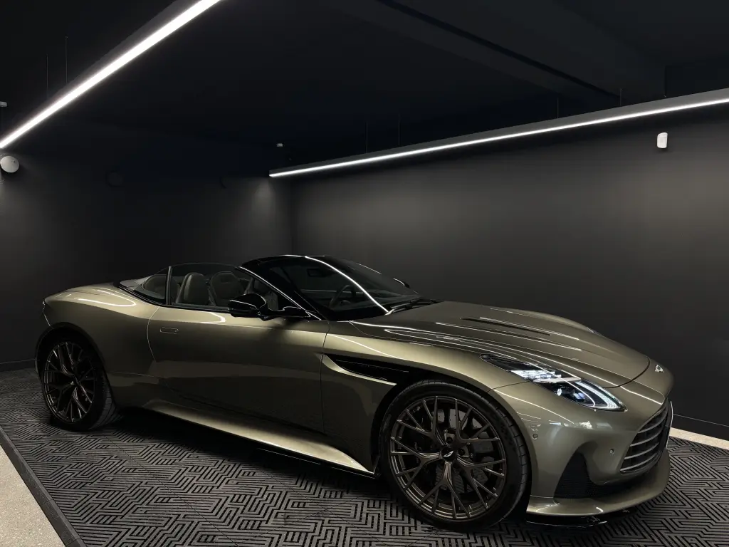 2024 DB12 V8 Volante main vehicle image