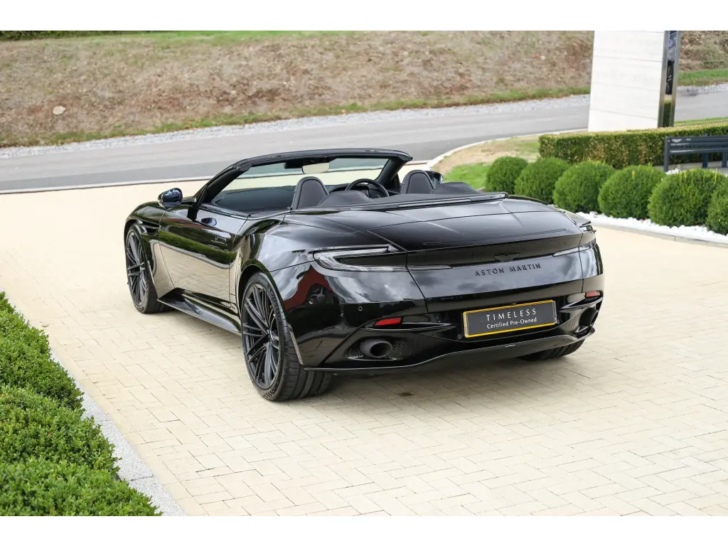 2025 DB12 V8 Volante thumbnail vehicle image 1