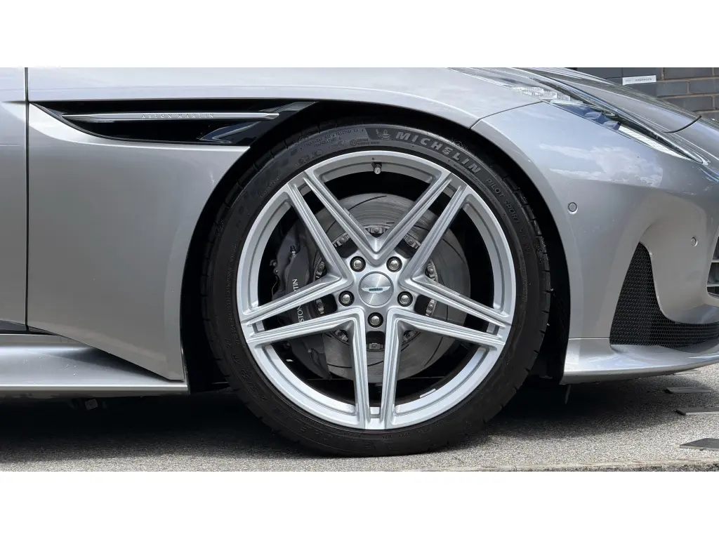 2025 DB12 V8 Volante thumbnail vehicle image 3