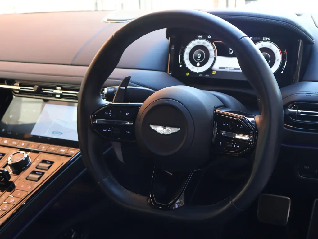 2025 DB12 V8 Volante thumbnail vehicle image 2