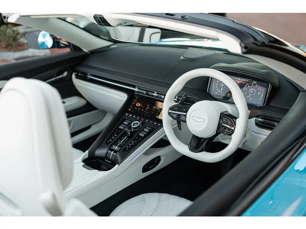 2025 DB12 V8 Volante thumbnail vehicle image 2