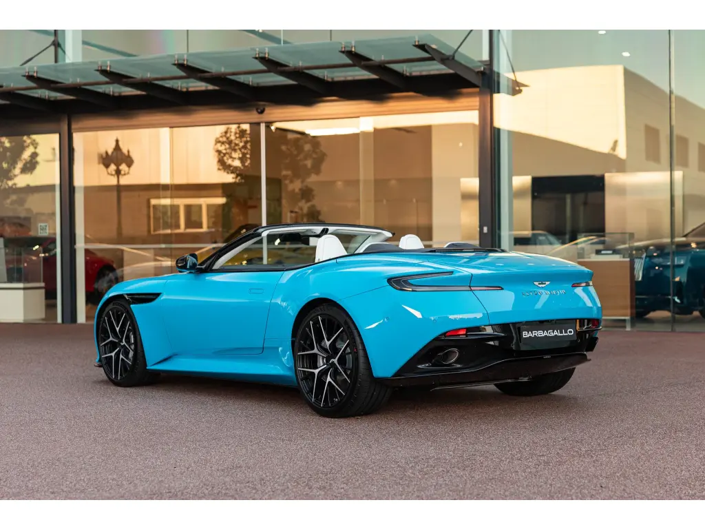 2025 DB12 V8 Volante thumbnail vehicle image 1
