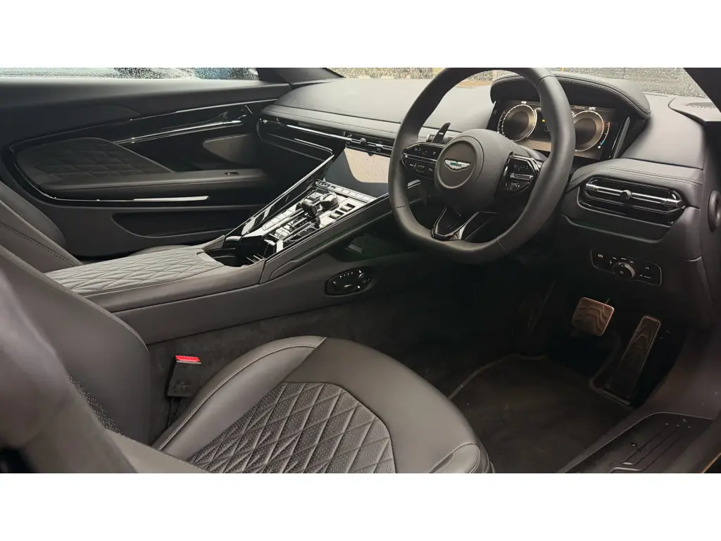 2025 DB12 V8 Volante thumbnail vehicle image 2