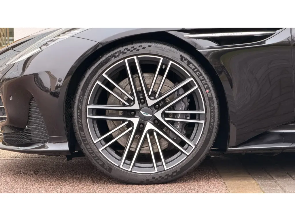 2025 DB12 V8 Volante thumbnail vehicle image 3