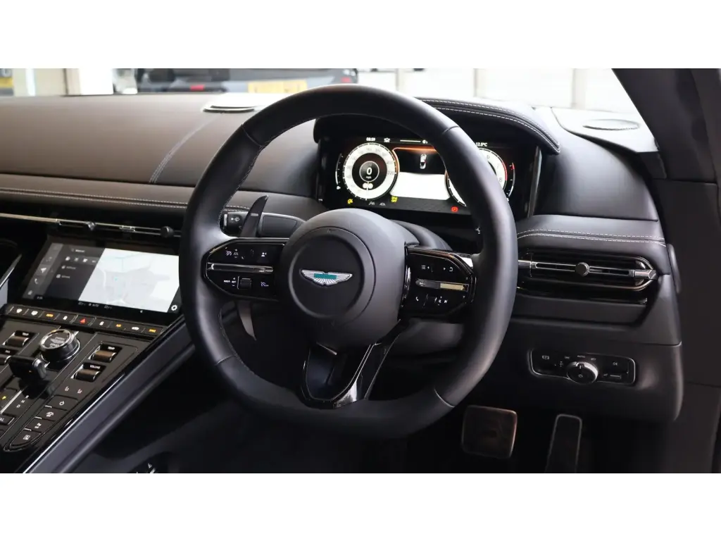 2025 DB12 V8 Volante thumbnail vehicle image 2