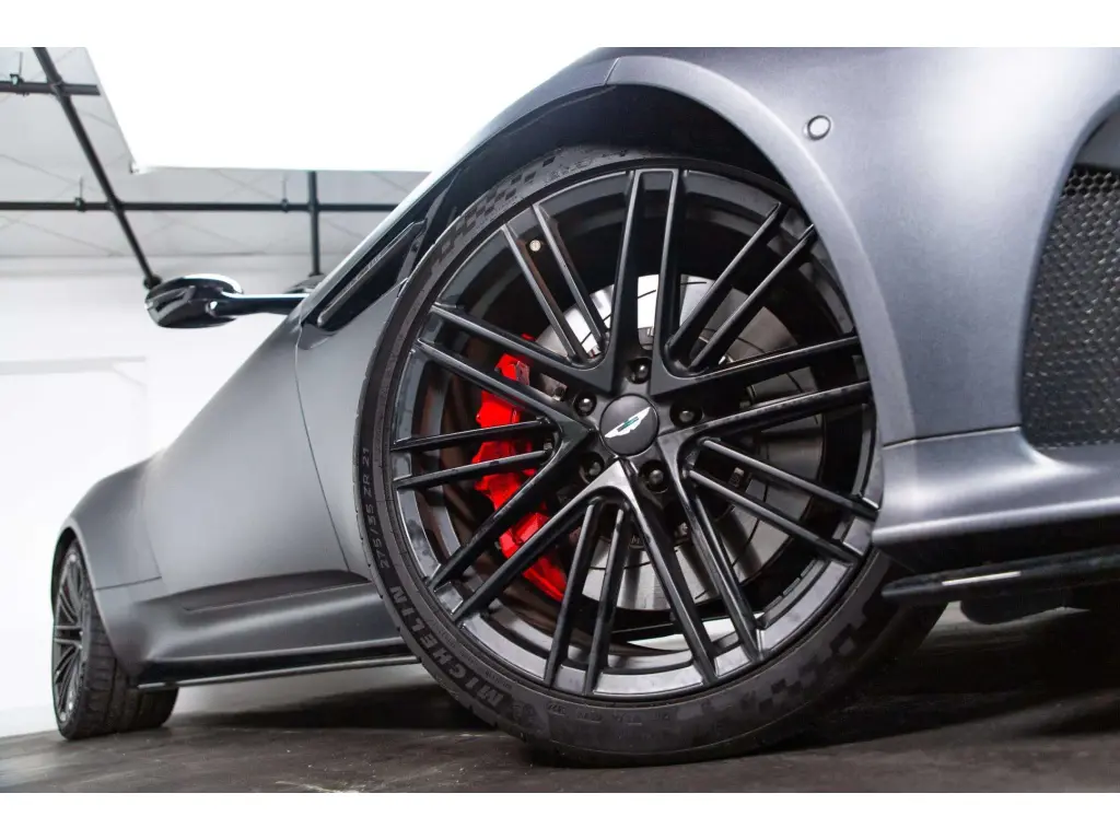 2025 DB12 V8 Volante thumbnail vehicle image 3