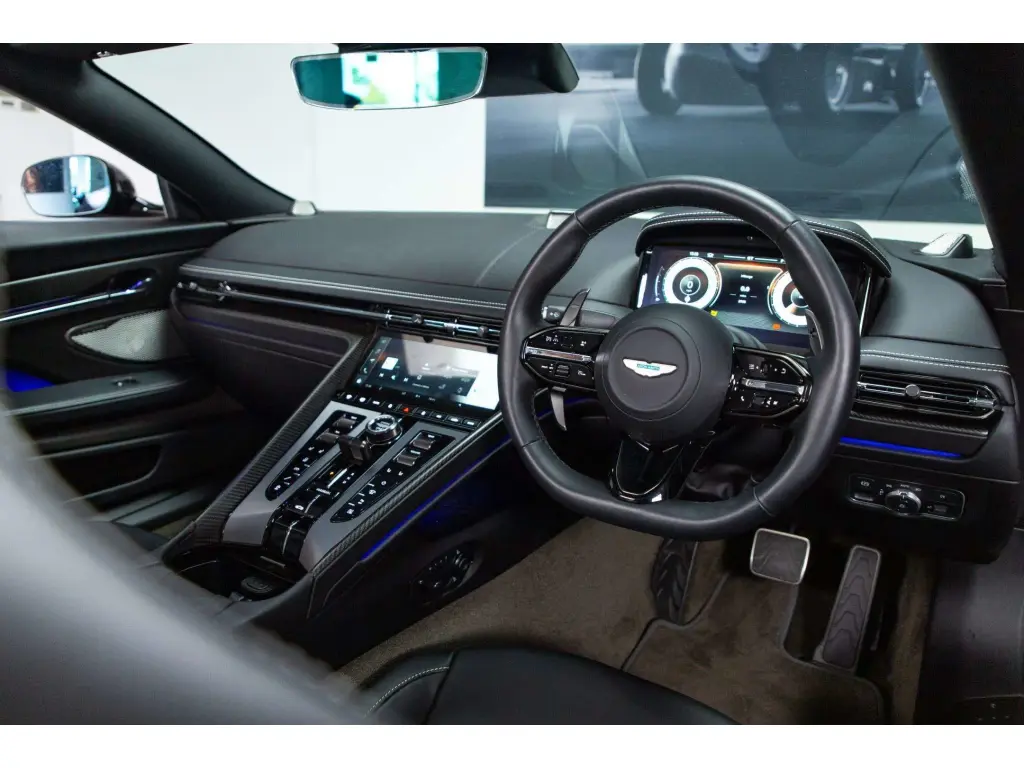 2025 DB12 V8 Volante thumbnail vehicle image 2