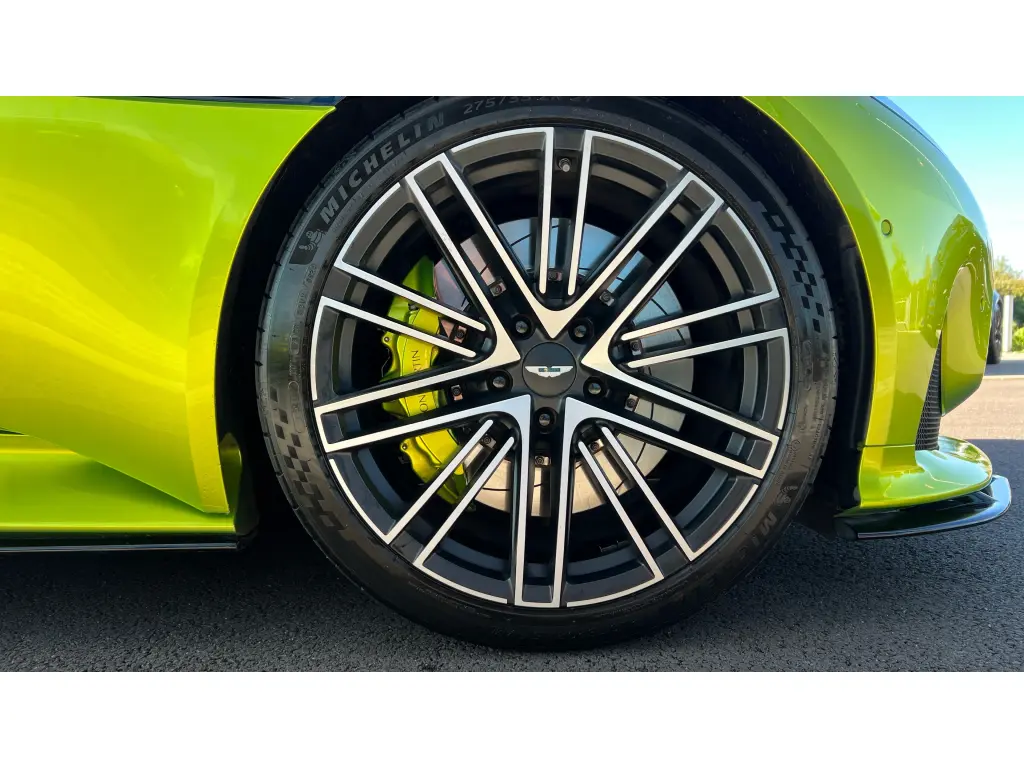 2025 DB12 V8 Volante thumbnail vehicle image 3
