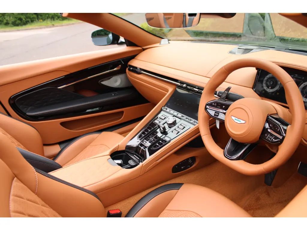 2025 DB12 V8 Volante thumbnail vehicle image 2