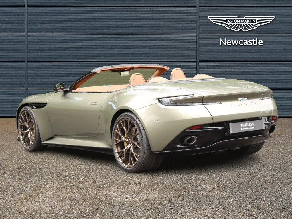 2025 DB12 V8 Volante thumbnail vehicle image 1