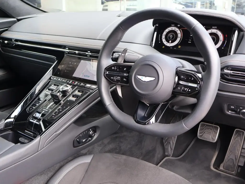2025 DB12 V8 Volante thumbnail vehicle image 2