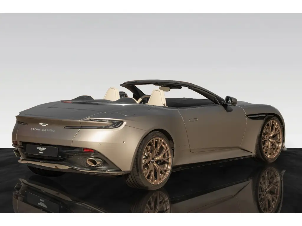 2025 DB12 V8 Volante thumbnail vehicle image 1