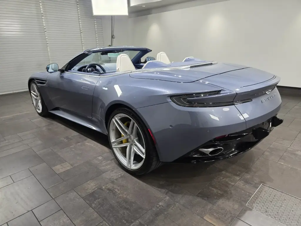 2025 DB12 V8 Volante thumbnail vehicle image 1