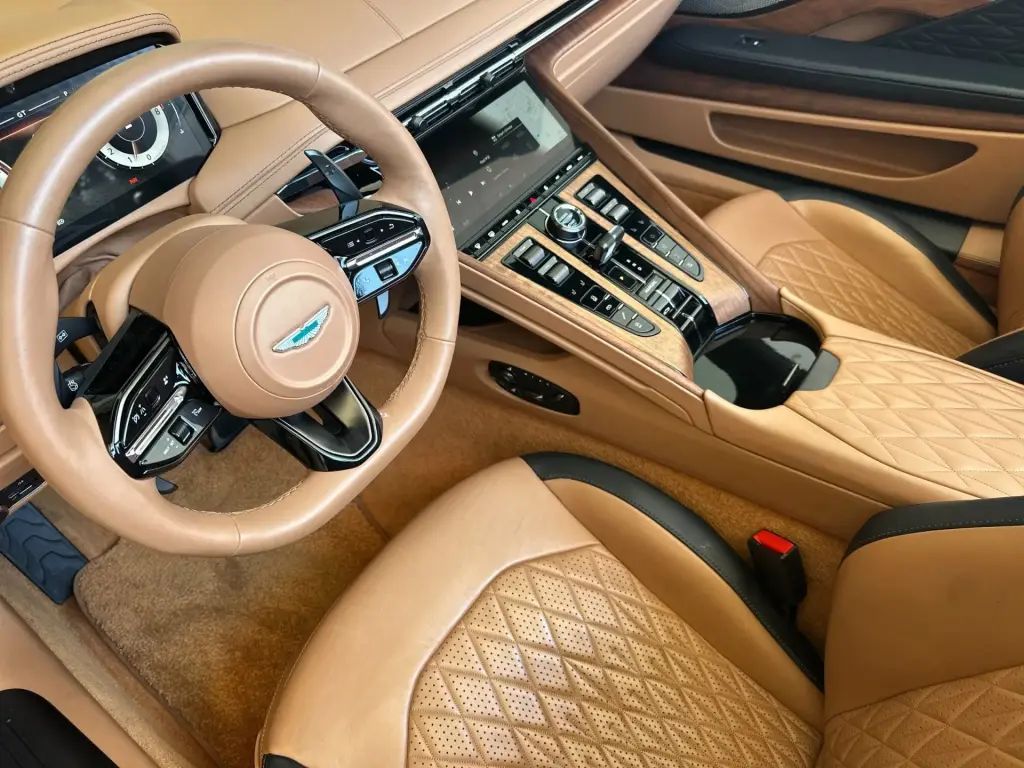 2025 DB12 V8 Volante thumbnail vehicle image 2