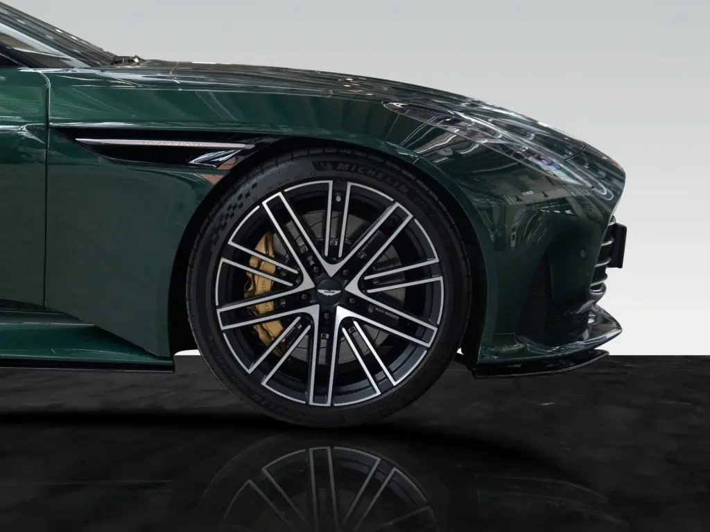 2025 DB12 V8 Volante thumbnail vehicle image 3