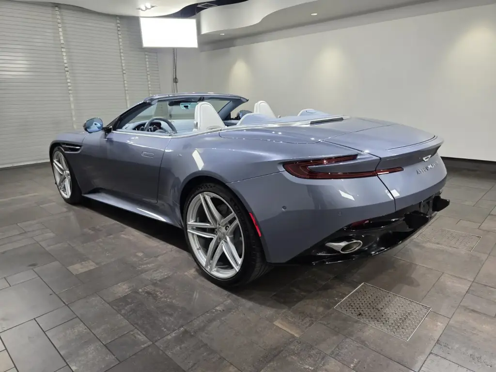 2025 DB12 V8 Volante thumbnail vehicle image 1