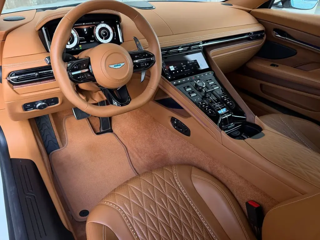 2025 DB12 V8 Volante thumbnail vehicle image 2