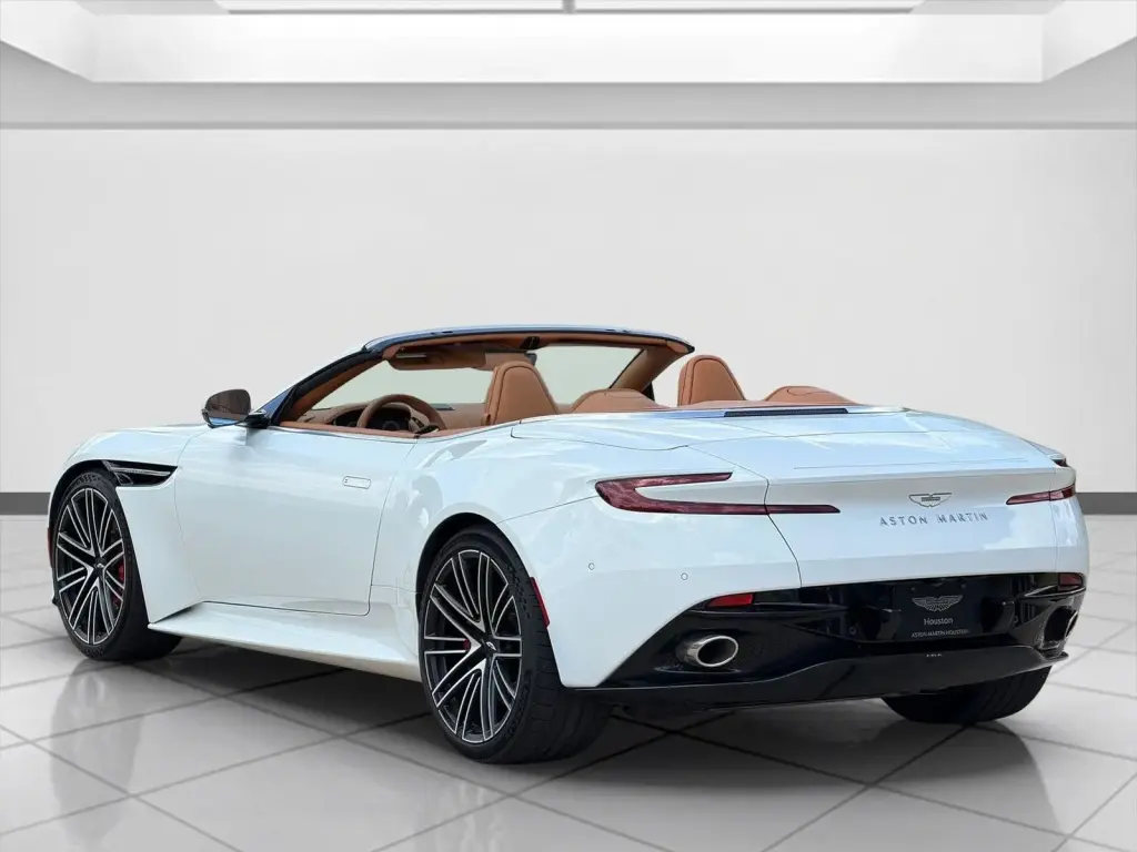 2025 DB12 V8 Volante thumbnail vehicle image 1