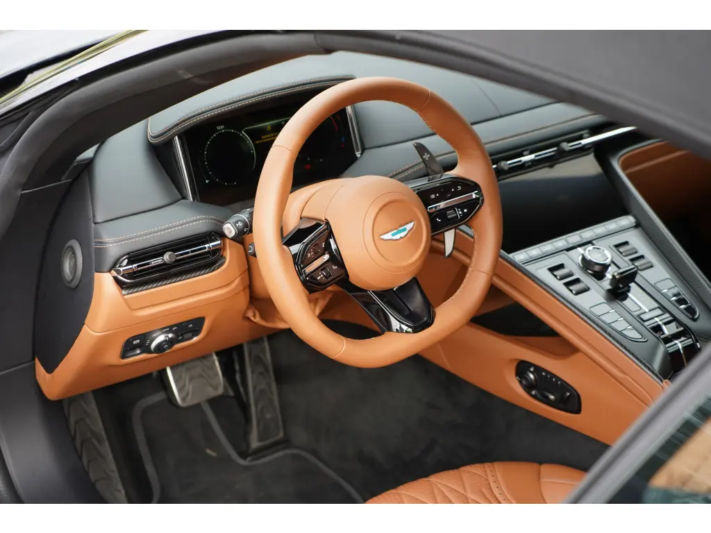 2025 DB12 V8 Volante thumbnail vehicle image 2