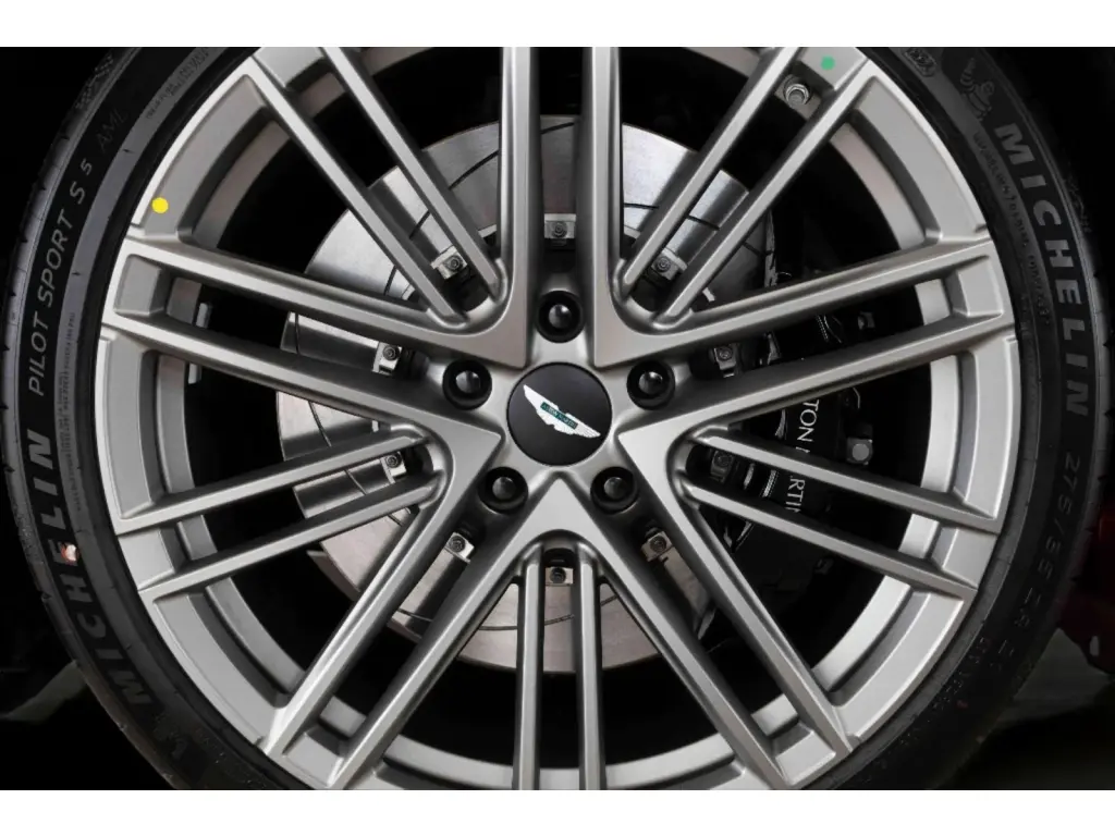 2025 DB12 V8 Volante thumbnail vehicle image 3