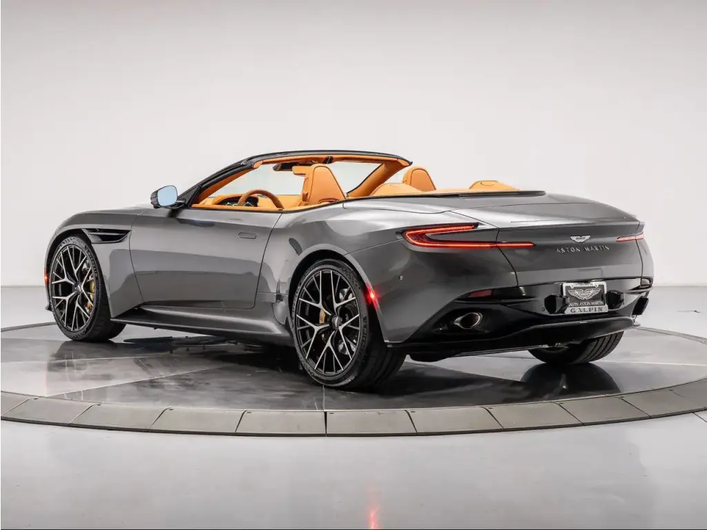 2025 DB12 V8 Volante thumbnail vehicle image 1