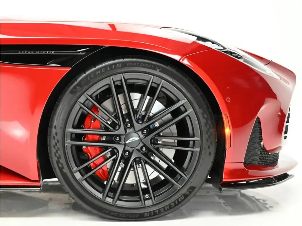 2025 DB12 V8 Volante thumbnail vehicle image 3