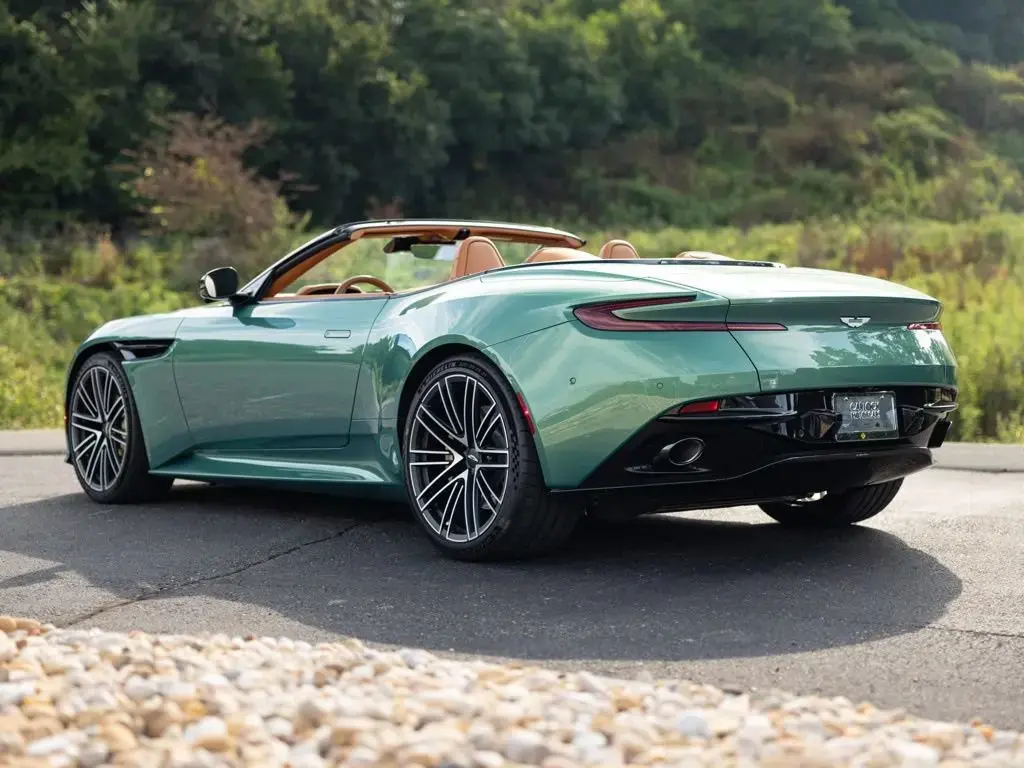 2025 DB12 V8 Volante thumbnail vehicle image 1