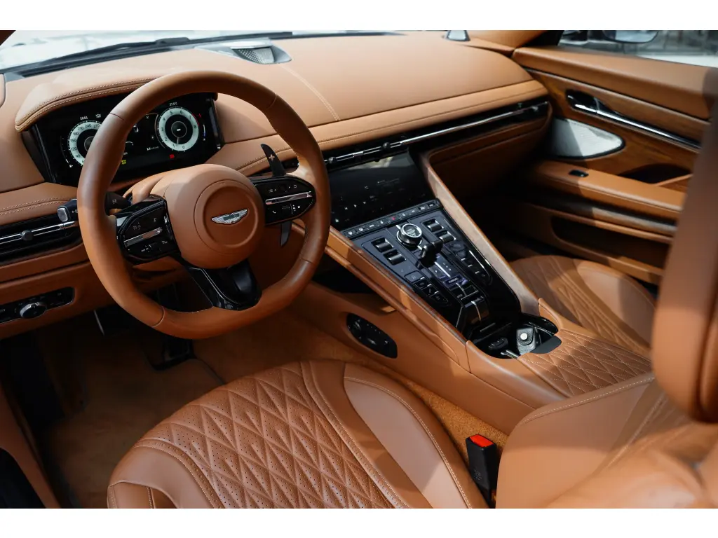 2025 DB12 V8 Volante thumbnail vehicle image 2