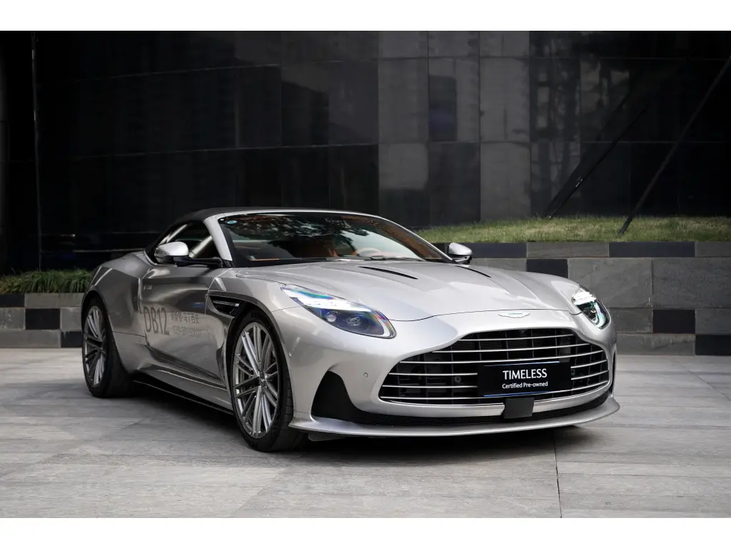 2025 DB12 V8 Volante main vehicle image