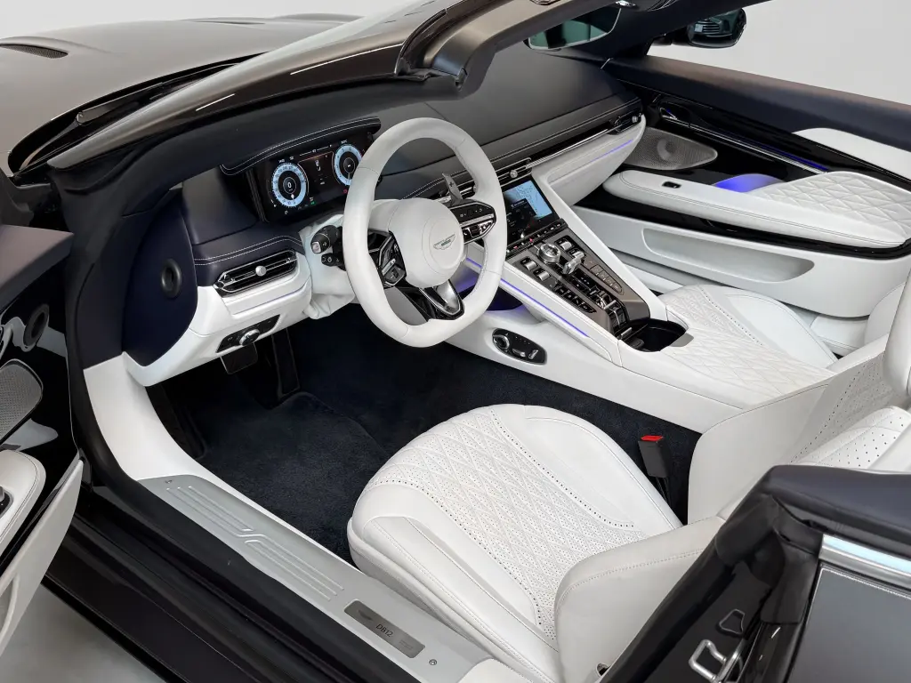 2025 DB12 V8 Volante thumbnail vehicle image 2